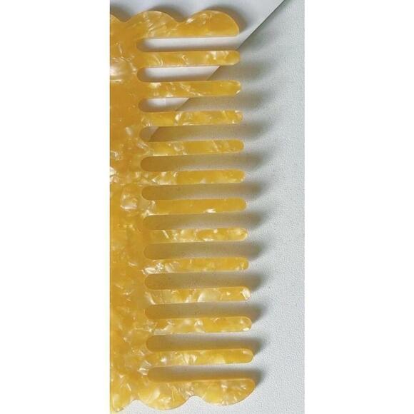 Wavy Style Hair Comb in Yellow - Picture 3 of 5